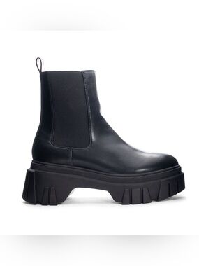 Chinese Laundry Lug Chelsea Boot